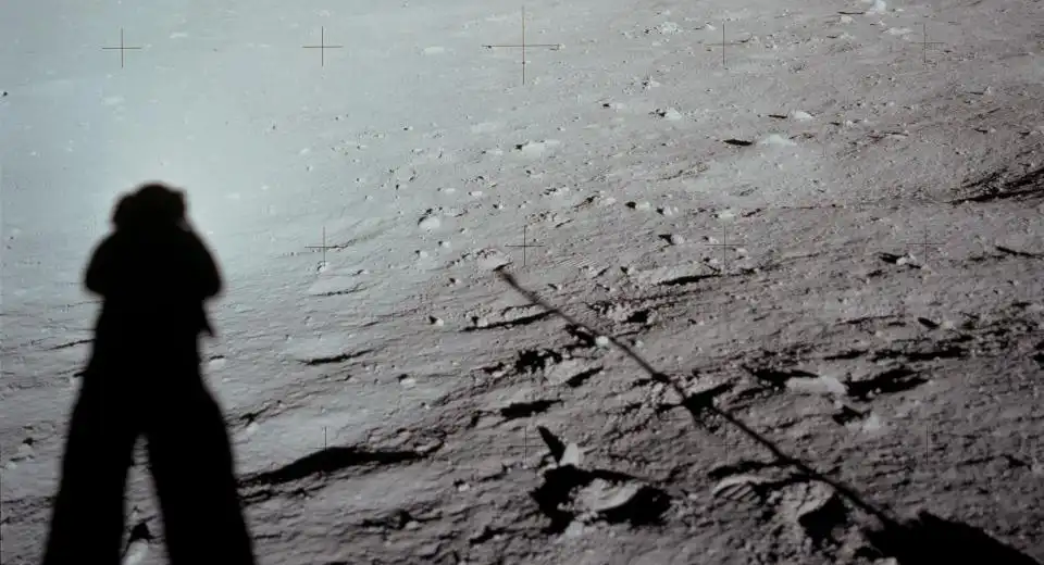 apollo 11 moon landing shadows
